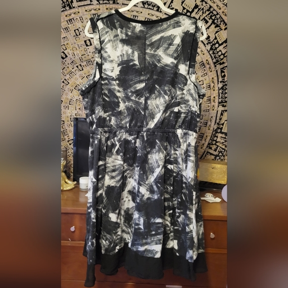 Simply Vera Wang Twee Business Casual Black and White Dress - Picture 4 of 4